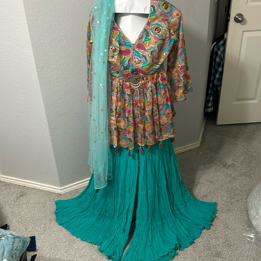 Shalwar kameez Kurta top Ghagra style pants in green multi color Duppatta XS-S